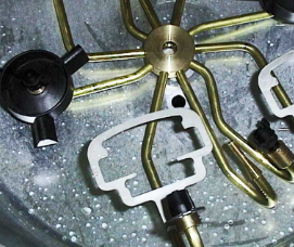 фотография Автоматическая мойка краскопультов 8000 Drester Швеция Устройство, которое автоматически очищается с помощью циркулирующего растворителя. Промывка может выполняться автоматически или вручную. Устройство ручной мойки обеспечивает гибкость