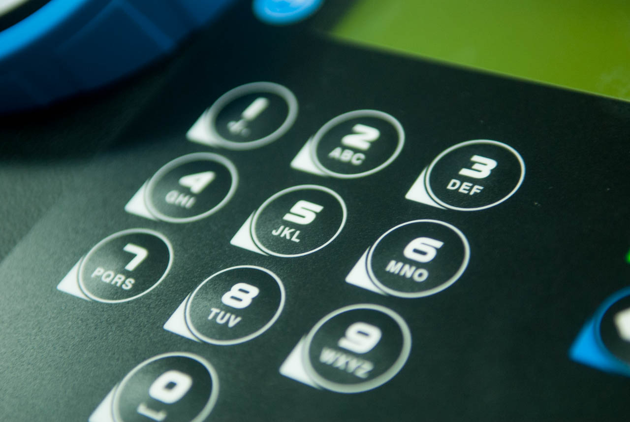 фотографія Автоматична установка заправки кондиціонерів R134a TEXA Konfort 705 R Сучасна панель керування фото