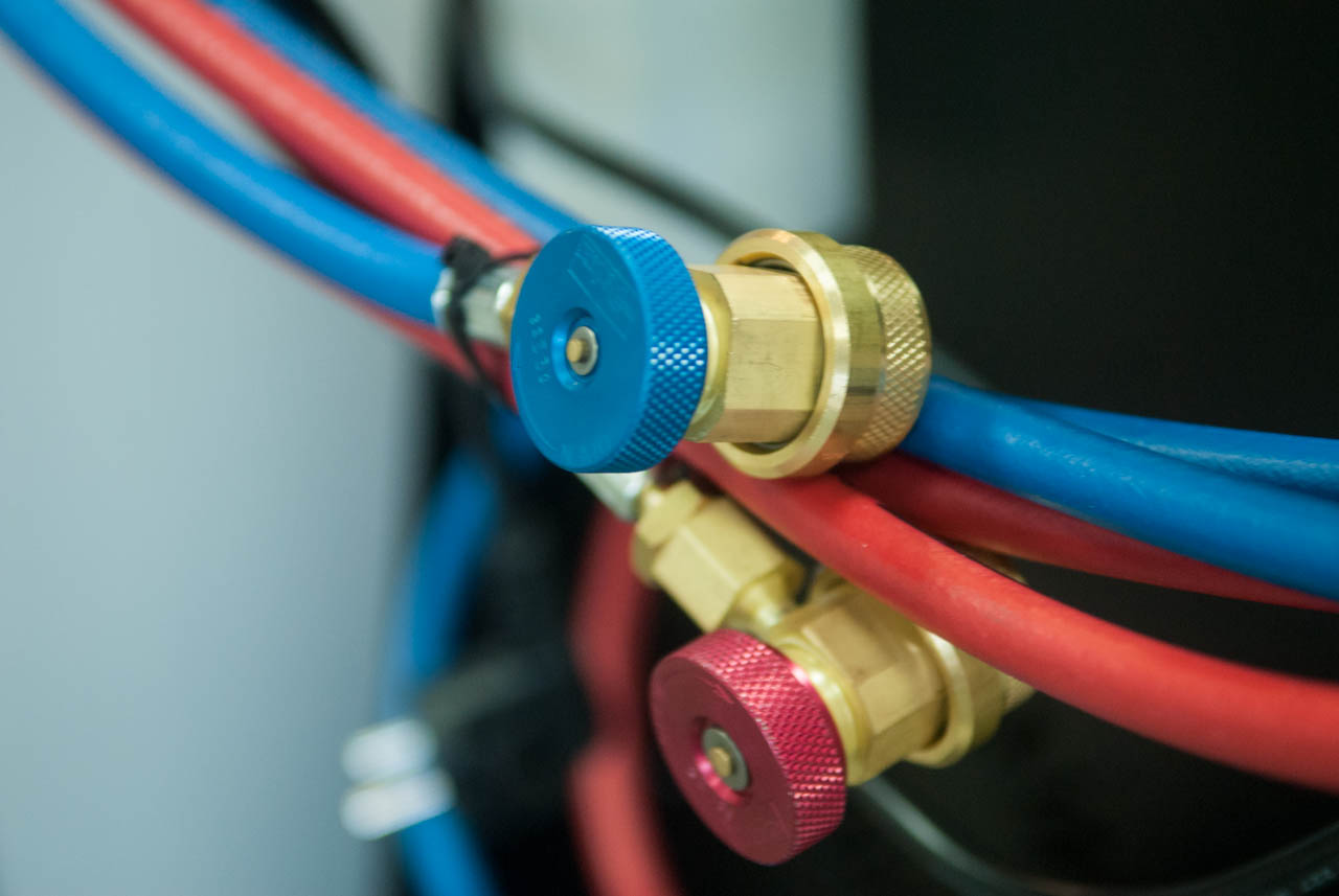 фотографія Автоматична установка заправки кондиціонерів R134a TEXA Konfort 705 R Якісні роз'єми Parker фото