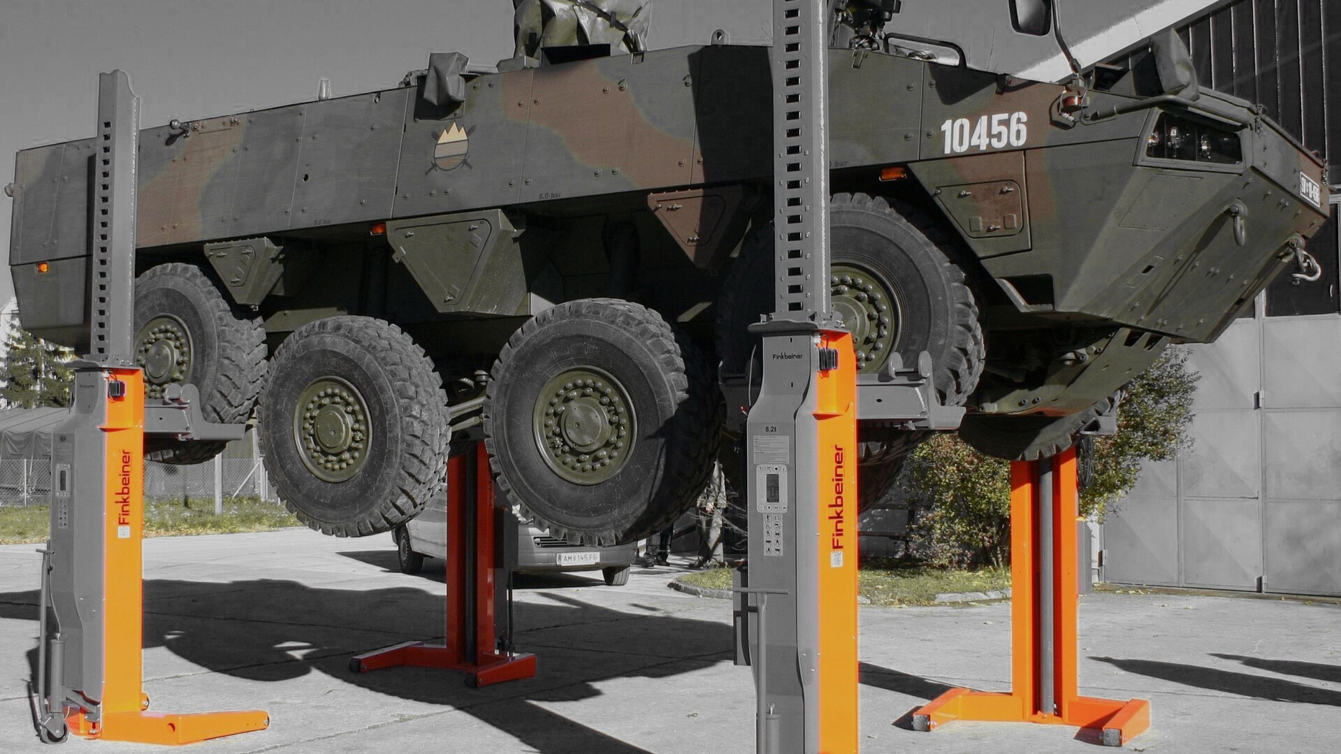 фотографія Підіймачі для бронеавтомобілів Підіймачі для бронеавтомобілів фото